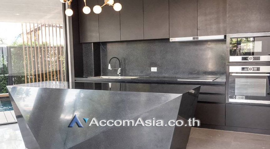 7  5 br House for rent and sale in sukhumvit ,Bangkok BTS Phra khanong AA26511