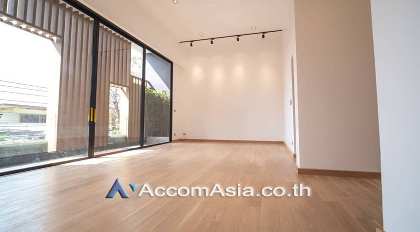 11  5 br House for rent and sale in sukhumvit ,Bangkok BTS Phra khanong AA26511