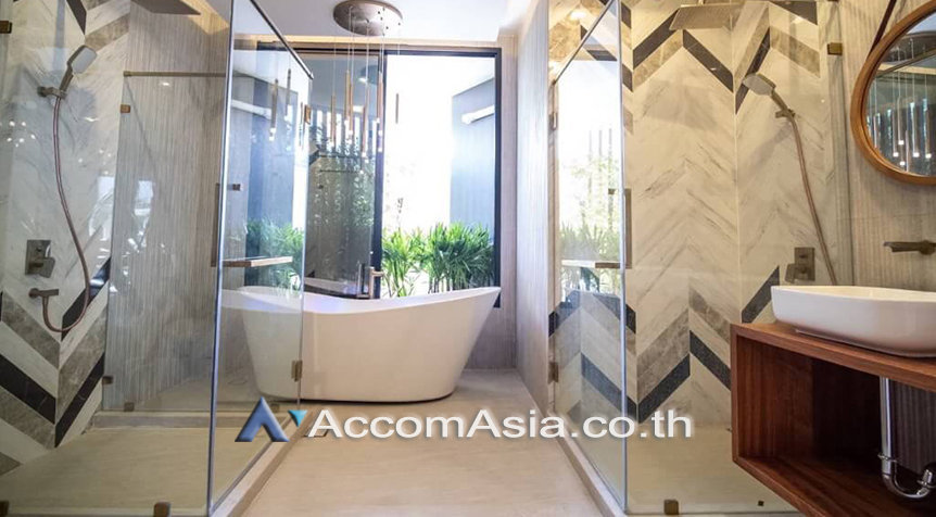 18  5 br House for rent and sale in sukhumvit ,Bangkok BTS Phra khanong AA26511