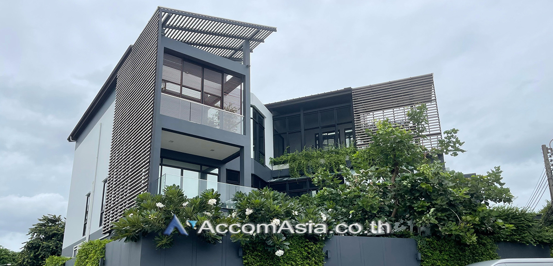 Private Swimming Pool |  5 Bedrooms  House For Rent & Sale in Sukhumvit, Bangkok  near BTS Phra khanong (AA26511)