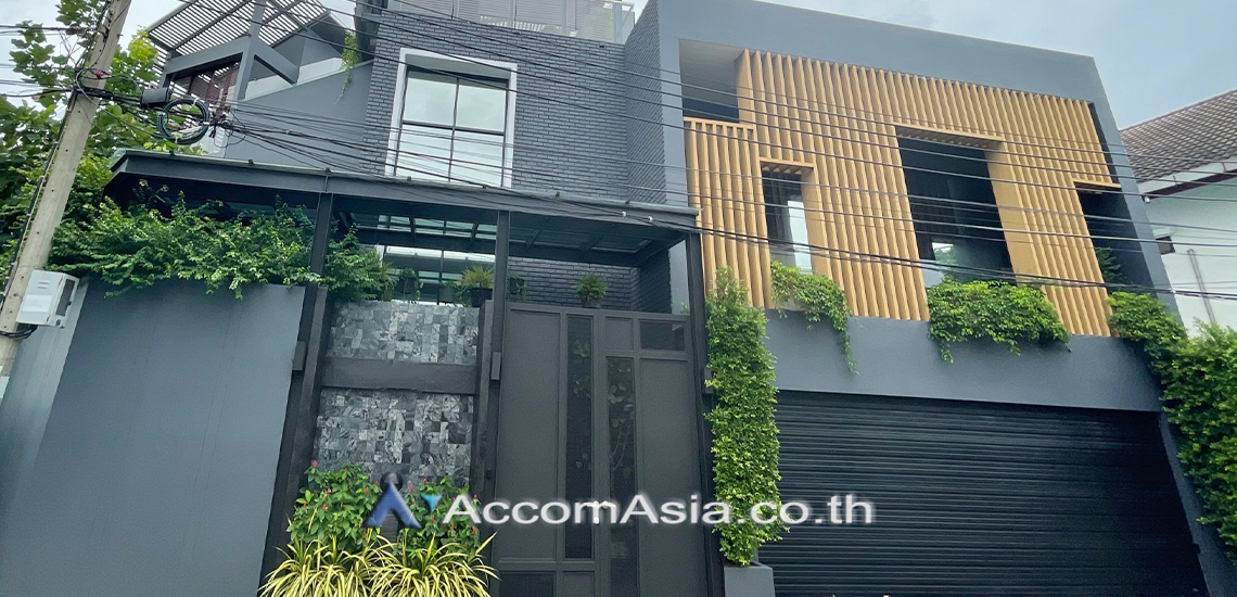 21  5 br House for rent and sale in sukhumvit ,Bangkok BTS Phra khanong AA26511