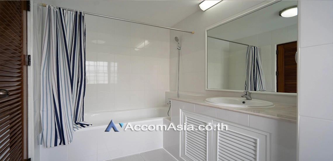 16  4 br House For Rent in Sukhumvit ,Bangkok BTS Phrom Phong at Kid Friendly House Compound AA26528