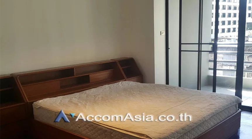  1 Bedroom  Condominium For Rent in Silom, Bangkok  near BTS Chong Nonsi (AA26538)