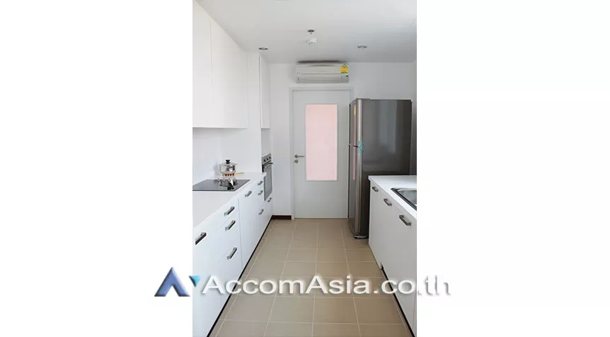  2 Bedrooms  Apartment For Rent in Sukhumvit, Bangkok  near BTS Phrom Phong (AA26539)