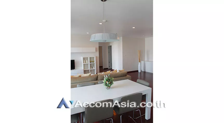  2 Bedrooms  Apartment For Rent in Sukhumvit, Bangkok  near BTS Phrom Phong (AA26539)