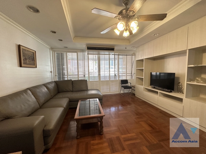 Pet friendly |  3 Bedrooms  Condominium For Rent in Sukhumvit, Bangkok  near BTS Phrom Phong (AA26541)