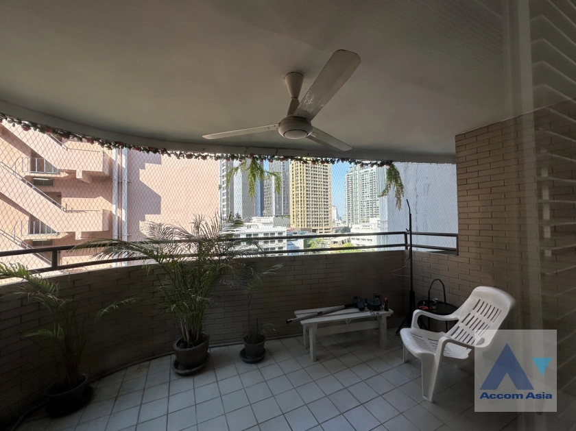 Pet friendly |  3 Bedrooms  Condominium For Rent in Sukhumvit, Bangkok  near BTS Phrom Phong (AA26541)