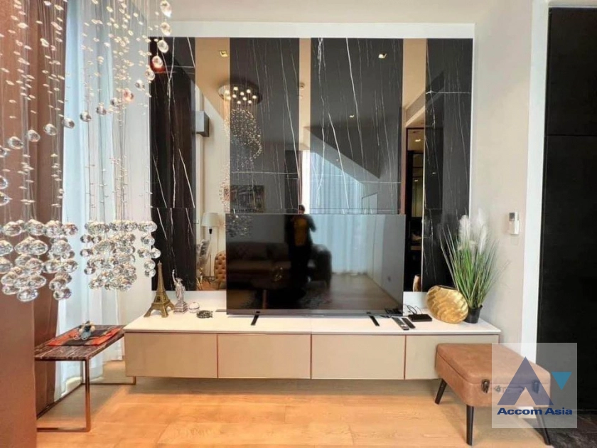 Corner Unit |  1 Bedroom  Condominium For Rent in Ploenchit, Bangkok  near BTS Chitlom (AA26674)