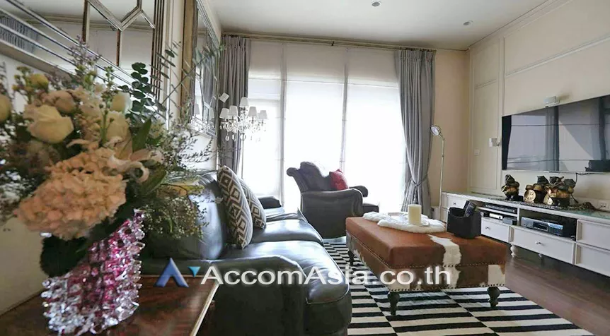  2 Bedrooms  Condominium For Sale in Sukhumvit, Bangkok  near BTS Phrom Phong (AA26680)