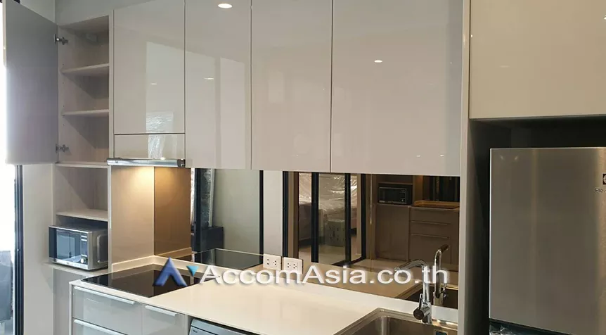  1 Bedroom  Condominium For Rent in Ploenchit, Bangkok  near BTS Ploenchit (AA26699)