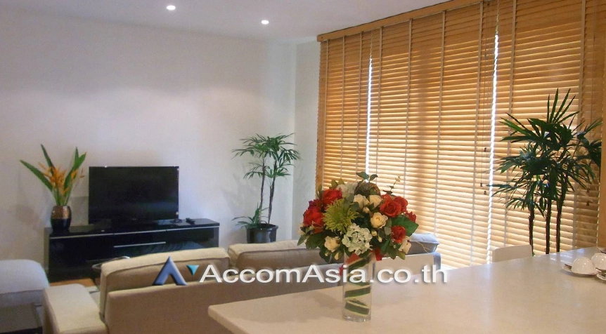 Pet friendly |  3 Bedrooms  Condominium For Rent in Silom, Bangkok  near BTS Sala Daeng - MRT Silom (AA26739)