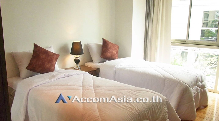 Pet friendly |  3 Bedrooms  Condominium For Rent in Silom, Bangkok  near BTS Sala Daeng - MRT Silom (AA26739)