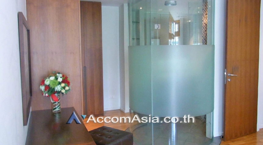 7  3 br Condominium For Rent in Silom ,Bangkok BTS Sala Daeng - MRT Silom at The Legend Saladaeng AA26739