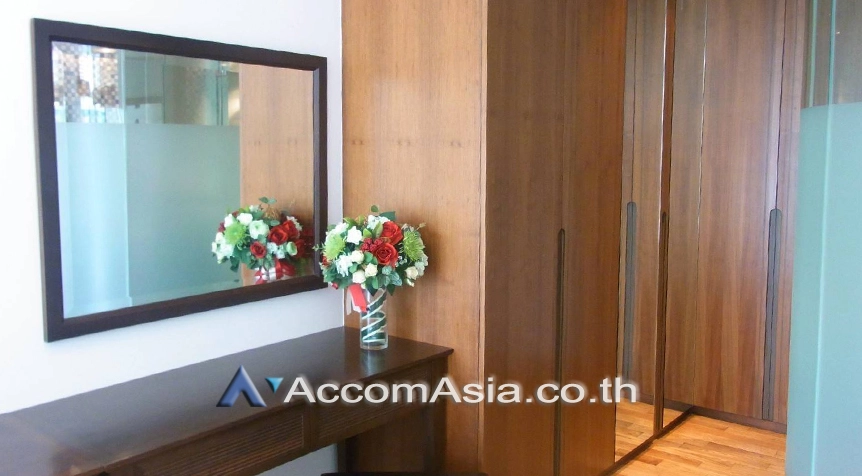 8  3 br Condominium For Rent in Silom ,Bangkok BTS Sala Daeng - MRT Silom at The Legend Saladaeng AA26739