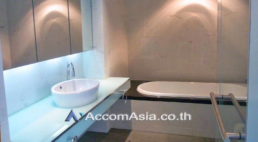 9  3 br Condominium For Rent in Silom ,Bangkok BTS Sala Daeng - MRT Silom at The Legend Saladaeng AA26739