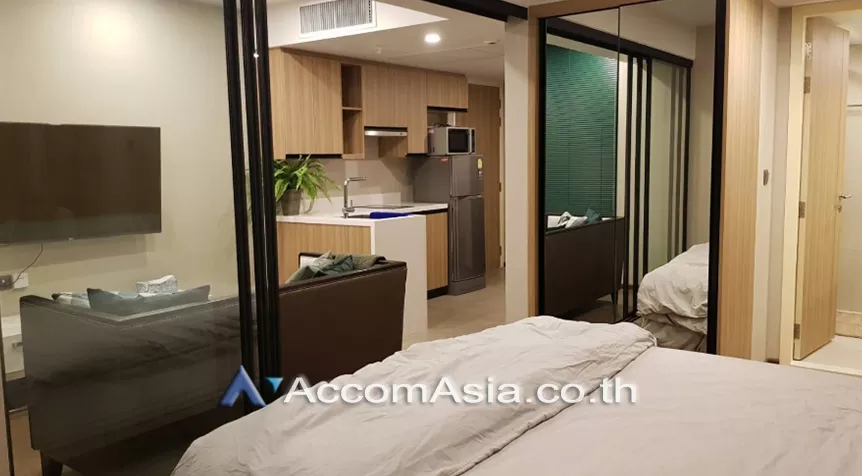  1 Bedroom  Condominium For Sale in Ploenchit, Bangkok  near BTS Chitlom (AA26742)