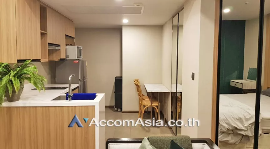  1 Bedroom  Condominium For Sale in Ploenchit, Bangkok  near BTS Chitlom (AA26742)