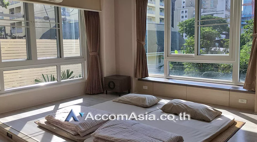  2 Bedrooms  Apartment For Rent in Sukhumvit, Bangkok  near BTS Phrom Phong (AA26793)