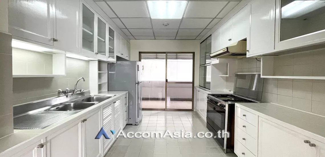 Pet friendly |  3 Bedrooms  Apartment For Rent in Sukhumvit, Bangkok  near BTS Phrom Phong (AA26796)