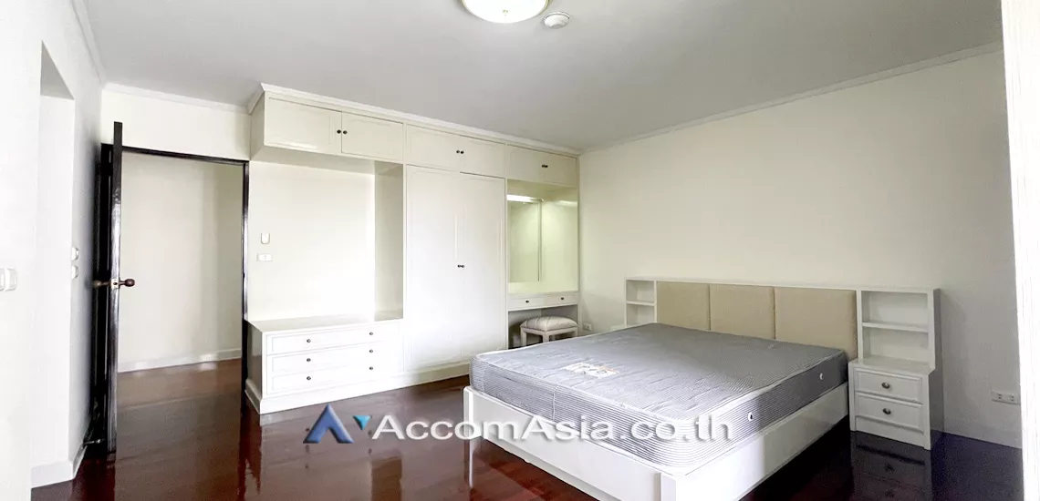 6  3 br Apartment For Rent in Sukhumvit ,Bangkok BTS Phrom Phong at Greenery garden and privacy AA26796