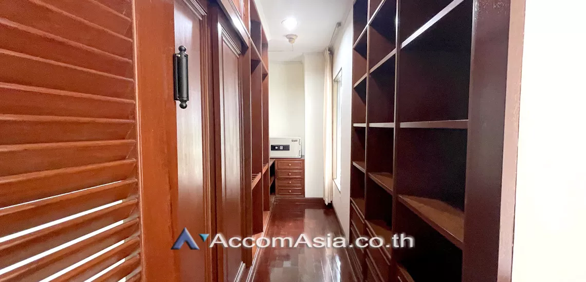 10  3 br Apartment For Rent in Sukhumvit ,Bangkok BTS Phrom Phong at Greenery garden and privacy AA26796