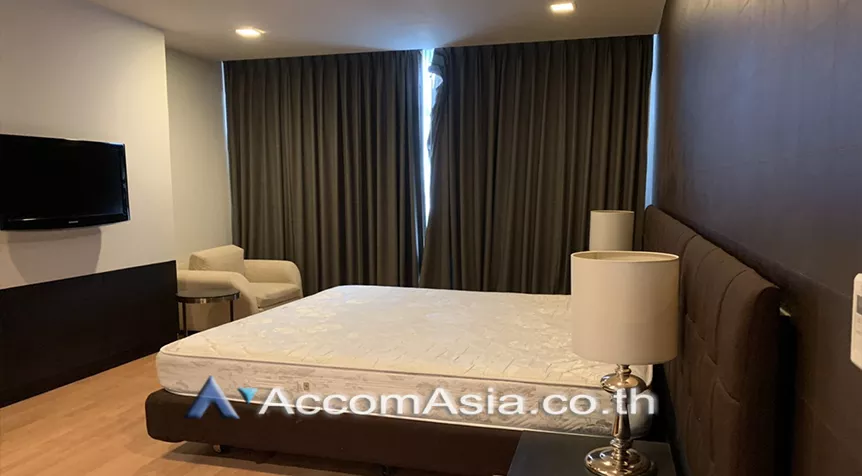  3 Bedrooms  Condominium For Rent in Sukhumvit, Bangkok  near BTS Ekkamai (AA26832)