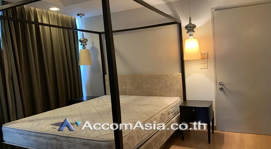  3 Bedrooms  Condominium For Rent in Sukhumvit, Bangkok  near BTS Ekkamai (AA26832)