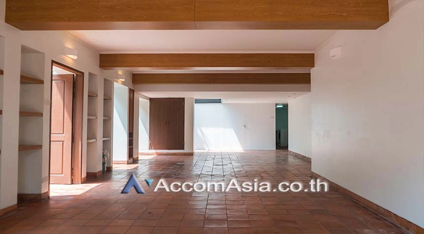  3 Bedrooms  House For Rent in Sukhumvit, Bangkok  near BTS Phrom Phong (AA26910)