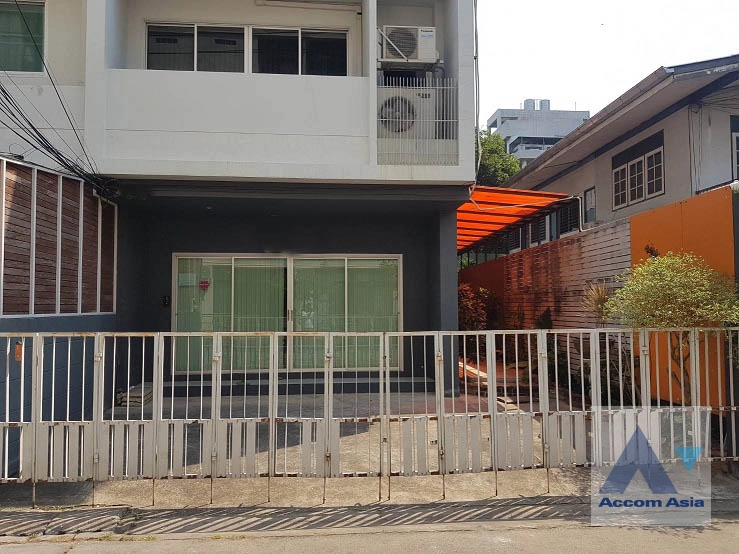  2  6 br Townhouse For Rent in ratchadapisek ,Bangkok MRT Ratchadaphisek AA27015