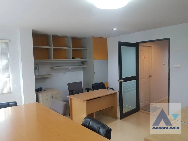 6  6 br Townhouse For Rent in ratchadapisek ,Bangkok MRT Ratchadaphisek AA27015