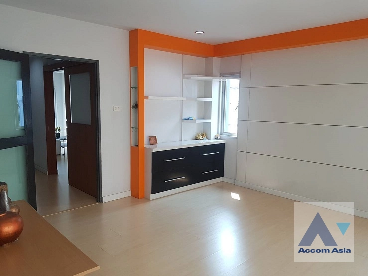 4  6 br Townhouse For Rent in ratchadapisek ,Bangkok MRT Ratchadaphisek AA27015