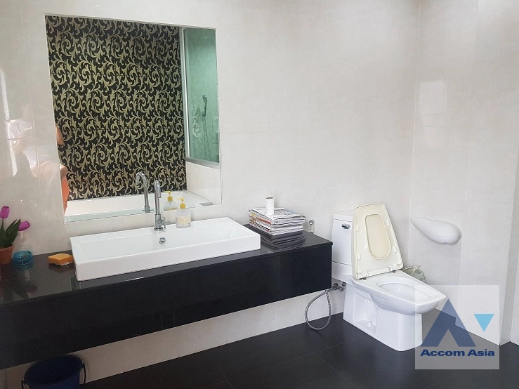 13  6 br Townhouse For Rent in ratchadapisek ,Bangkok MRT Ratchadaphisek AA27015