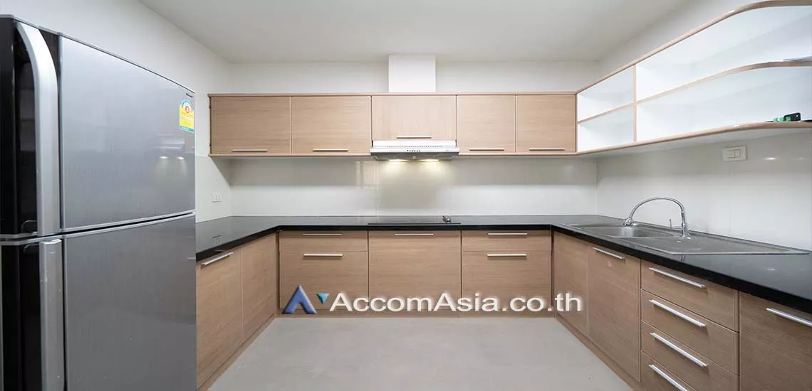  2 Bedrooms  Condominium For Rent in Sukhumvit, Bangkok  near BTS Phrom Phong (AA27029)