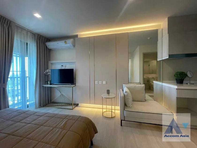  2 Bedrooms  Condominium For Rent in Ploenchit, Bangkok  near BTS Ploenchit (AA27069)