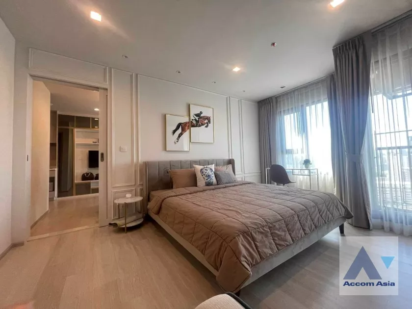  2 Bedrooms  Condominium For Rent in Ploenchit, Bangkok  near BTS Ploenchit (AA27069)