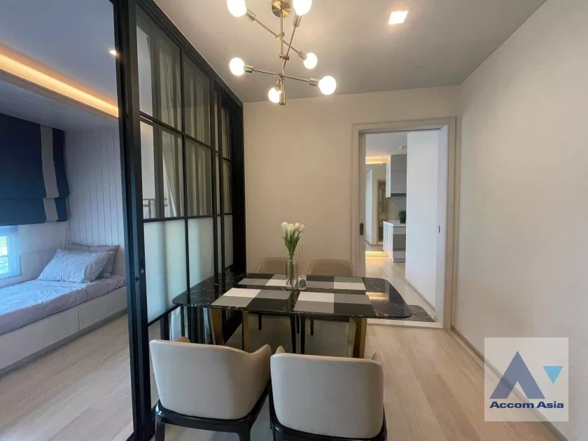  2 Bedrooms  Condominium For Rent in Ploenchit, Bangkok  near BTS Ploenchit (AA27069)