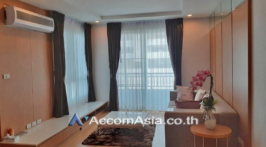  3 Bedrooms  Condominium For Rent in Sukhumvit, Bangkok  near BTS Ekkamai (AA27072)