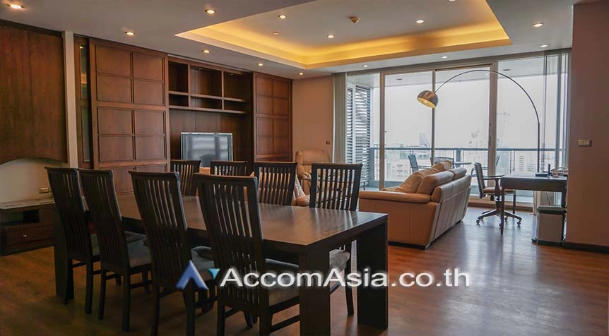  3 Bedrooms  Condominium For Rent in Sathorn, Bangkok  near BTS Chong Nonsi (AA27088)