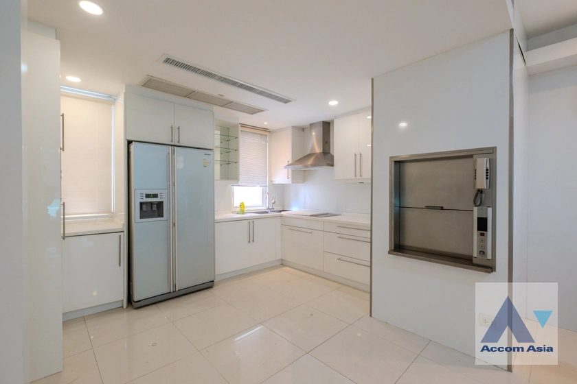 Pet friendly |  3 Bedrooms  Townhouse For Rent in Sukhumvit, Bangkok  near BTS Ekkamai (AA27125)