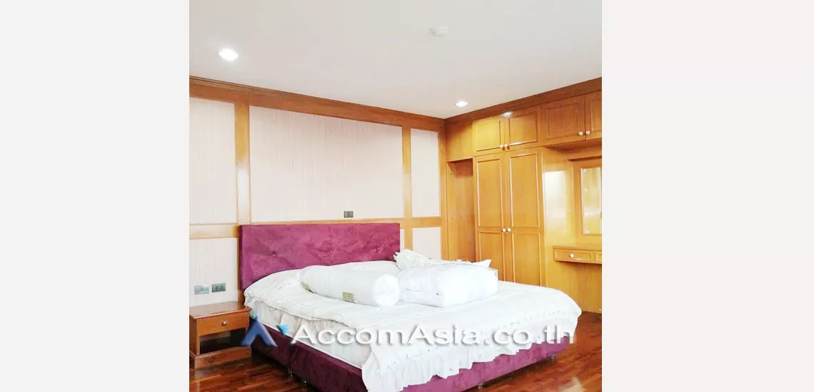  3 Bedrooms  Condominium For Rent in Sukhumvit, Bangkok  near BTS Ekkamai (AA27188)