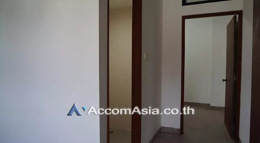 11  4 br Apartment For Rent in Sukhumvit ,Bangkok BTS Thong Lo at Boutique Apartment AA27191