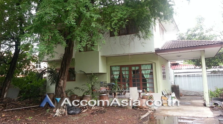  3 Bedrooms  House For Rent in Sukhumvit, Bangkok  near BTS Punnawithi (24172)