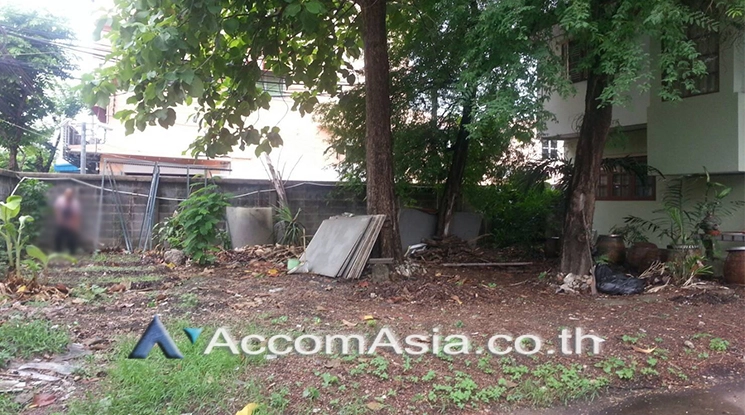  3 Bedrooms  House For Rent in Sukhumvit, Bangkok  near BTS Punnawithi (24172)