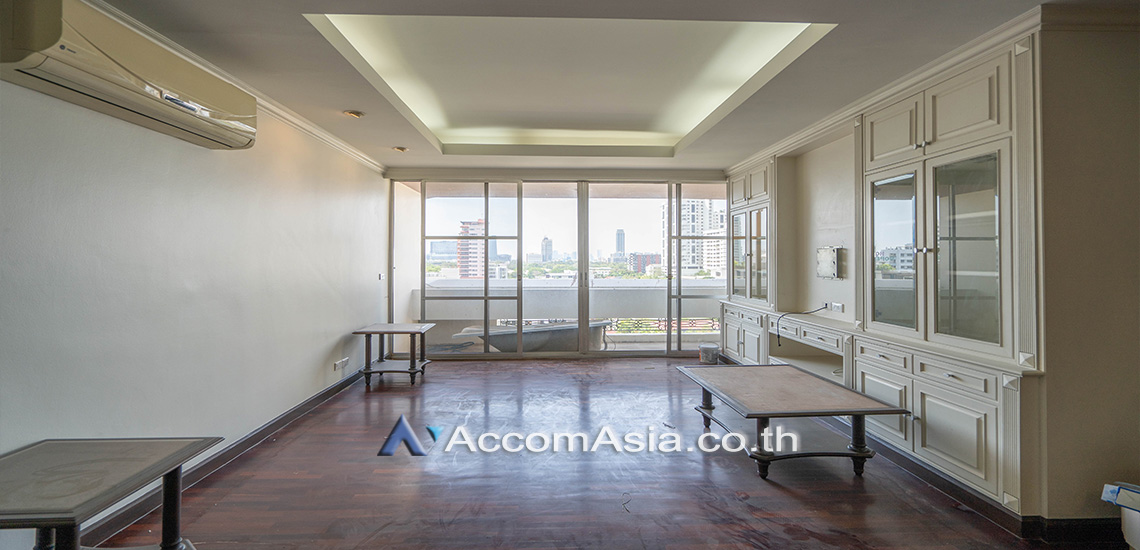 Big Balcony |  3 Bedrooms  Condominium For Rent in Sukhumvit, Bangkok  near BTS Nana (AA27249)