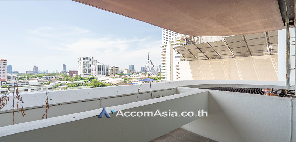 Big Balcony |  3 Bedrooms  Condominium For Rent in Sukhumvit, Bangkok  near BTS Nana (AA27249)