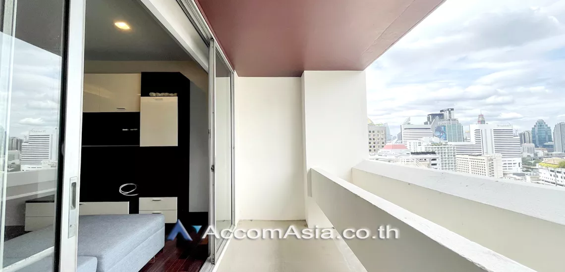 Big Balcony |  3 Bedrooms  Condominium For Rent in Sukhumvit, Bangkok  near BTS Nana (AA27250)