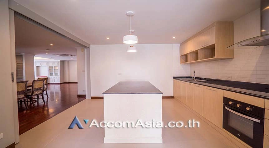 Big Balcony |  3 Bedrooms  Condominium For Rent in Sukhumvit, Bangkok  near BTS Nana (AA27277)