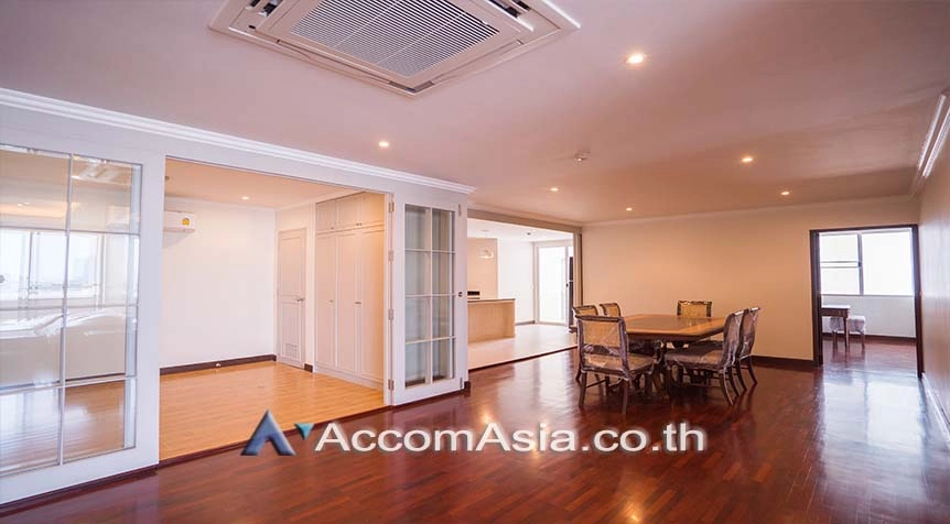 Big Balcony |  3 Bedrooms  Condominium For Rent in Sukhumvit, Bangkok  near BTS Nana (AA27277)