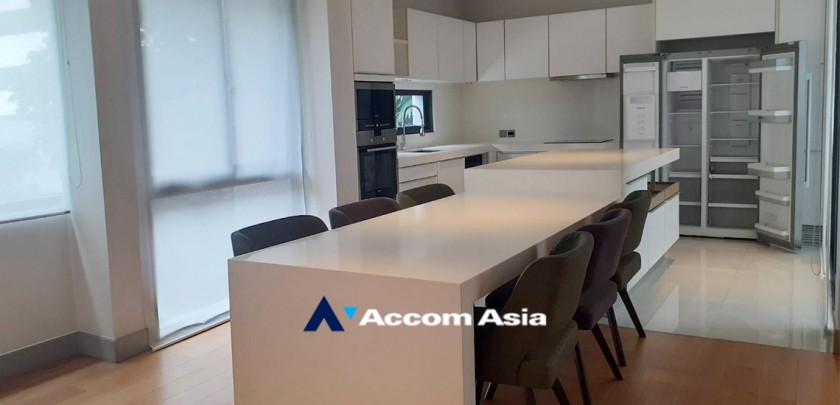  3 Bedrooms  House For Rent in Ratchadaphisek, Bangkok  near MRT Thailand Cultural Center (AA27311)