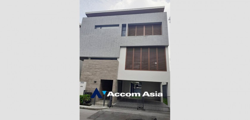  3 Bedrooms  House For Rent in Ratchadaphisek, Bangkok  near MRT Thailand Cultural Center (AA27311)